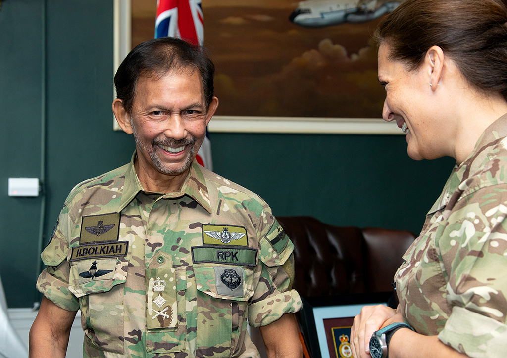 His Majesty Hassanal Bolkiah talks with Air Vice Marshal Suraya Marshall, Air Officer Commanding 2 Group 
