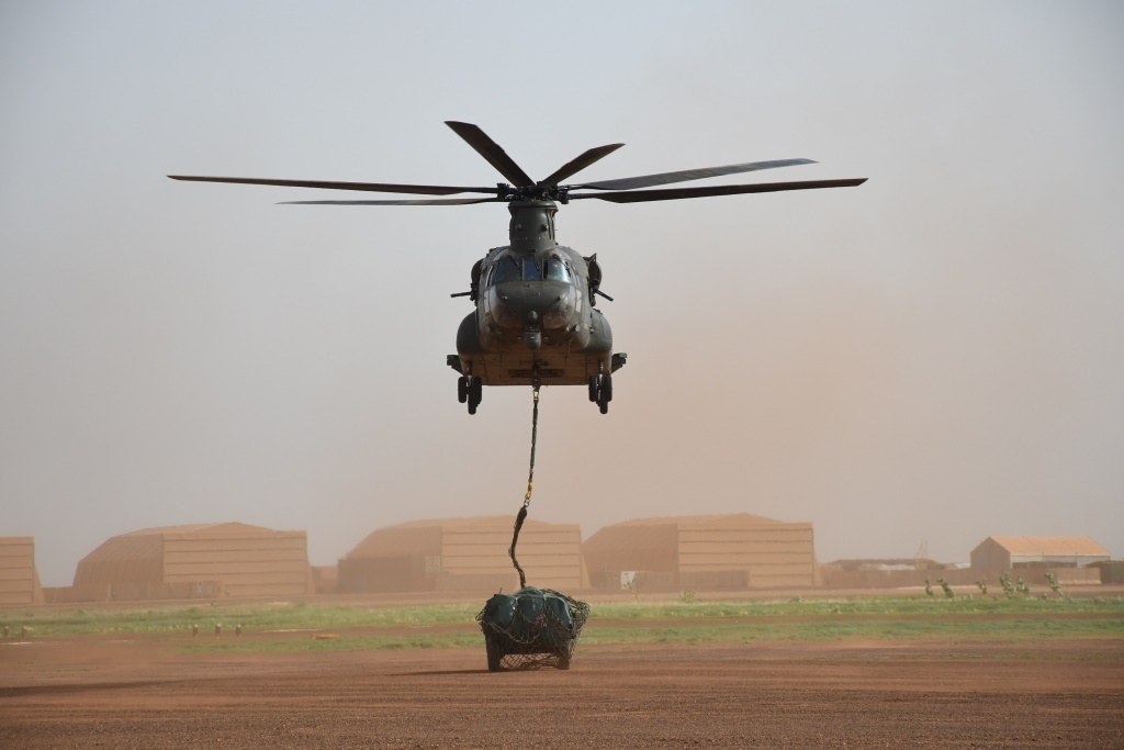 Chinook carries load slings of detachments fuel.