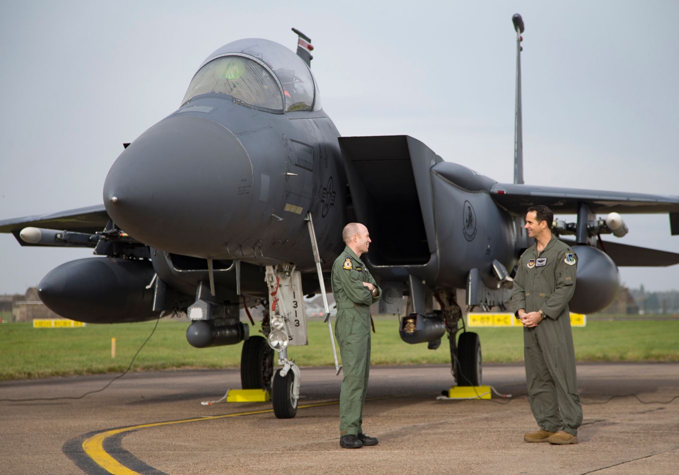 Station Commander, RAF Coningsby Group Captain Matt Peterson with US Air Force pilot