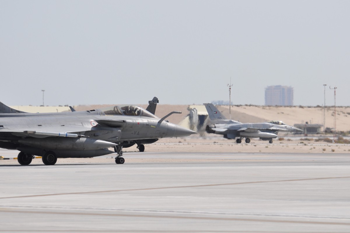 Rafale and UAEAF F-16 prepare to take off