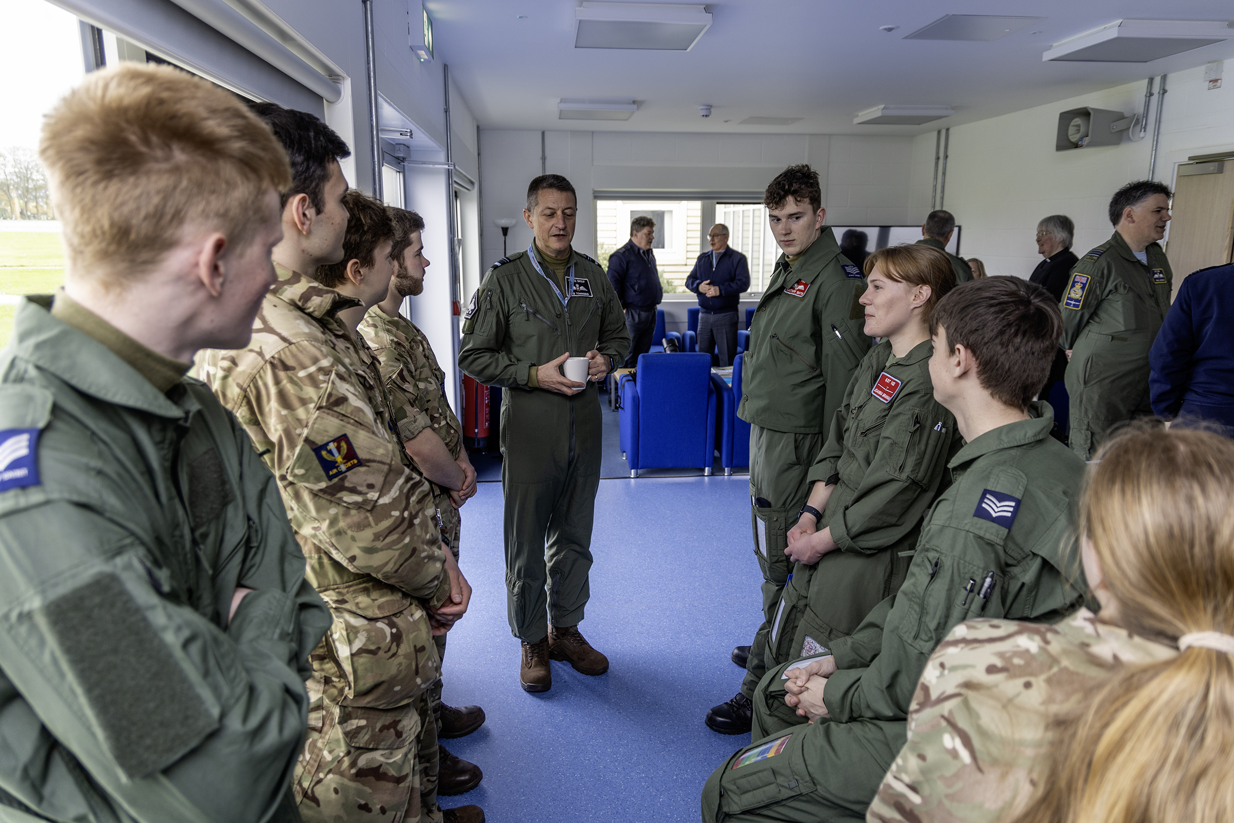 AVM Townsend talking with cadets at the Volunteer Gliding Squadron