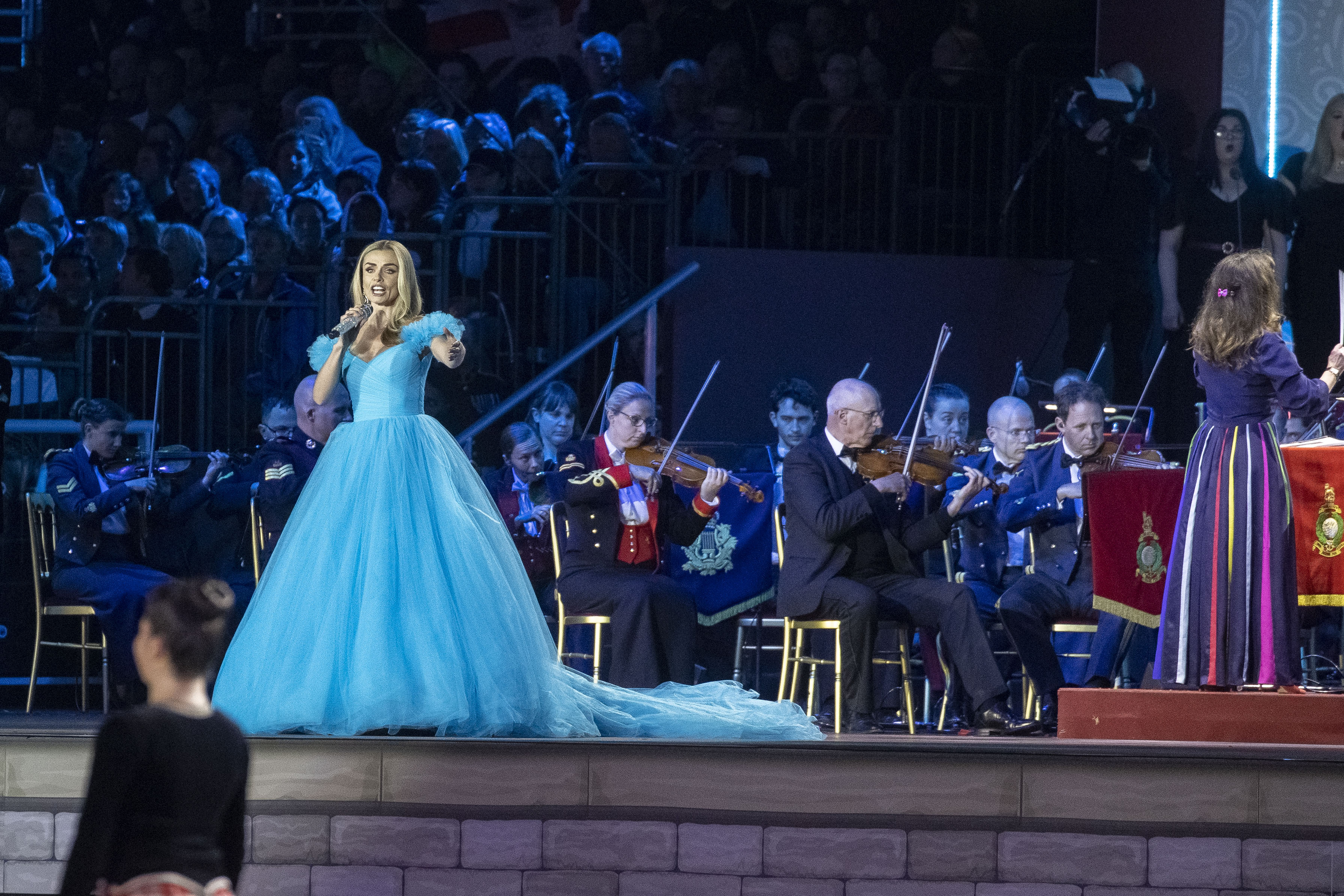 Katherine Tate performs by Orchestra.