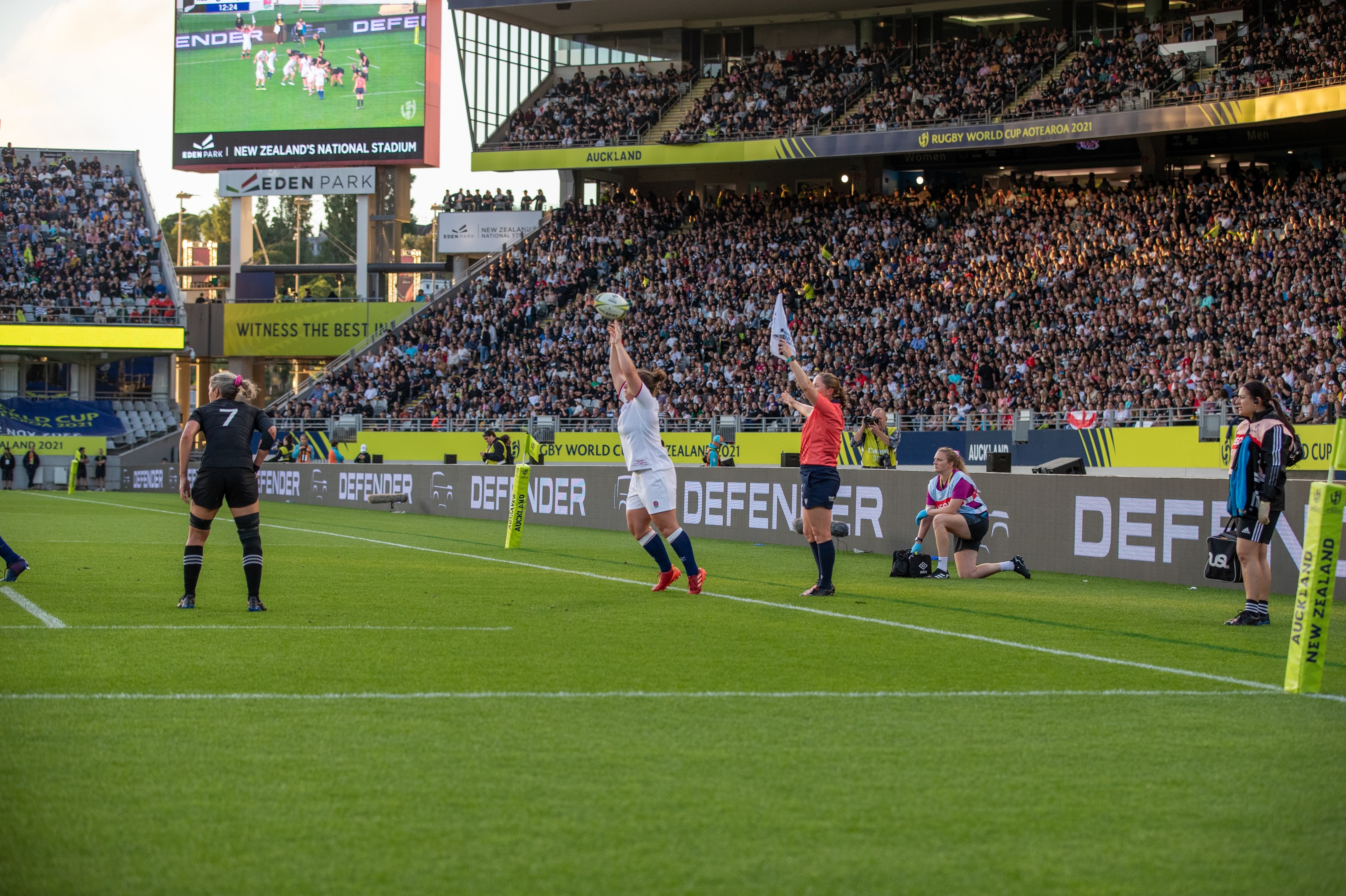 Image shows two rugby teams playing.