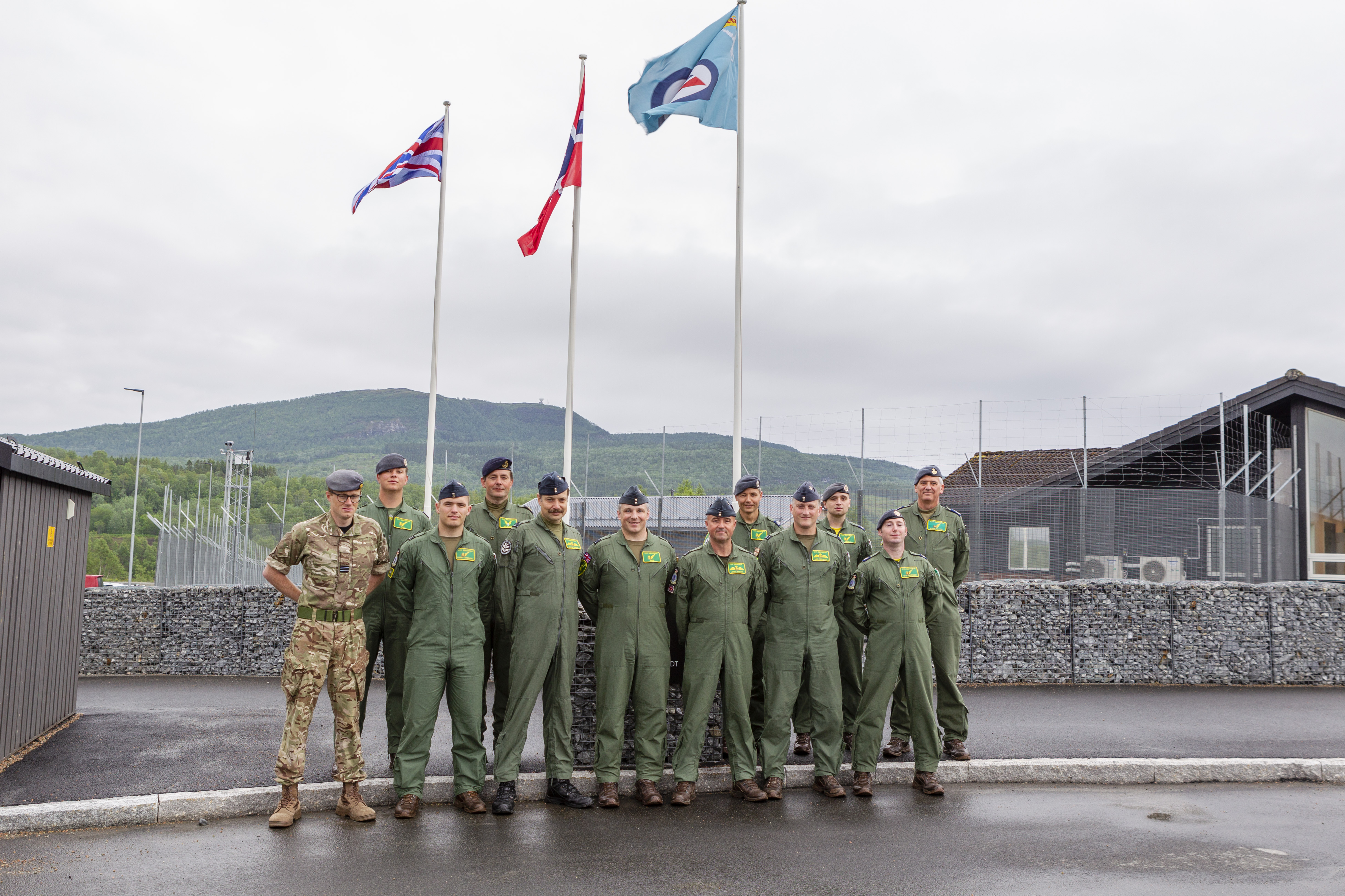 Norwegian and British Air Force personnel