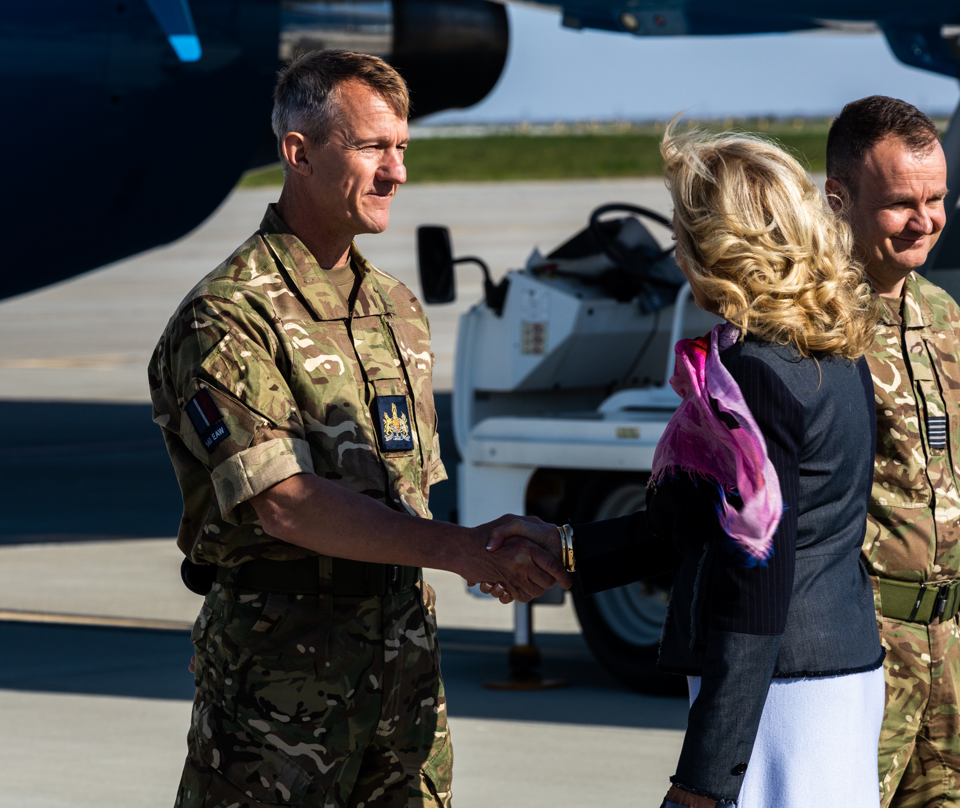 Personnel shakes hands with First Lady.
