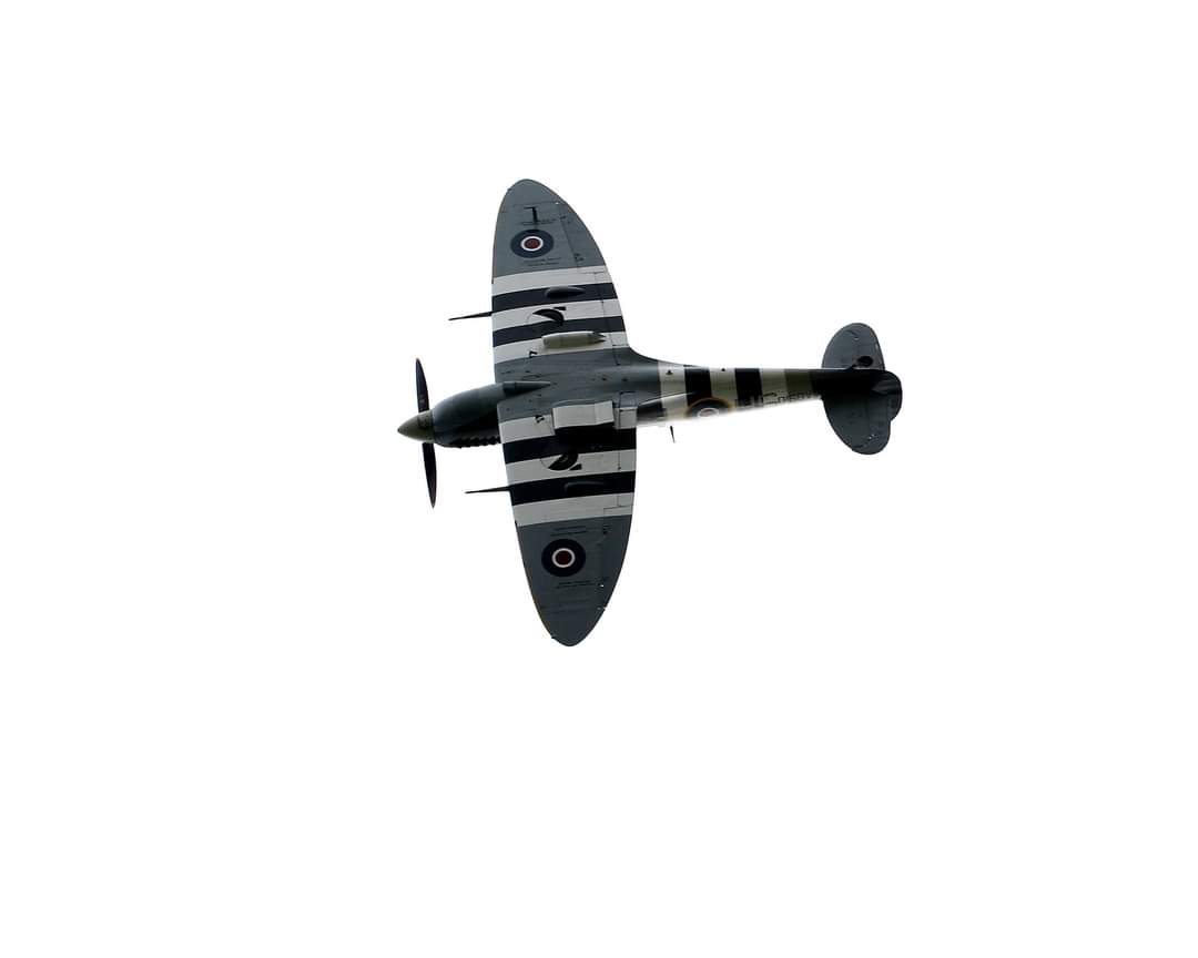 Spitfire Mk Vb AB910 flying.