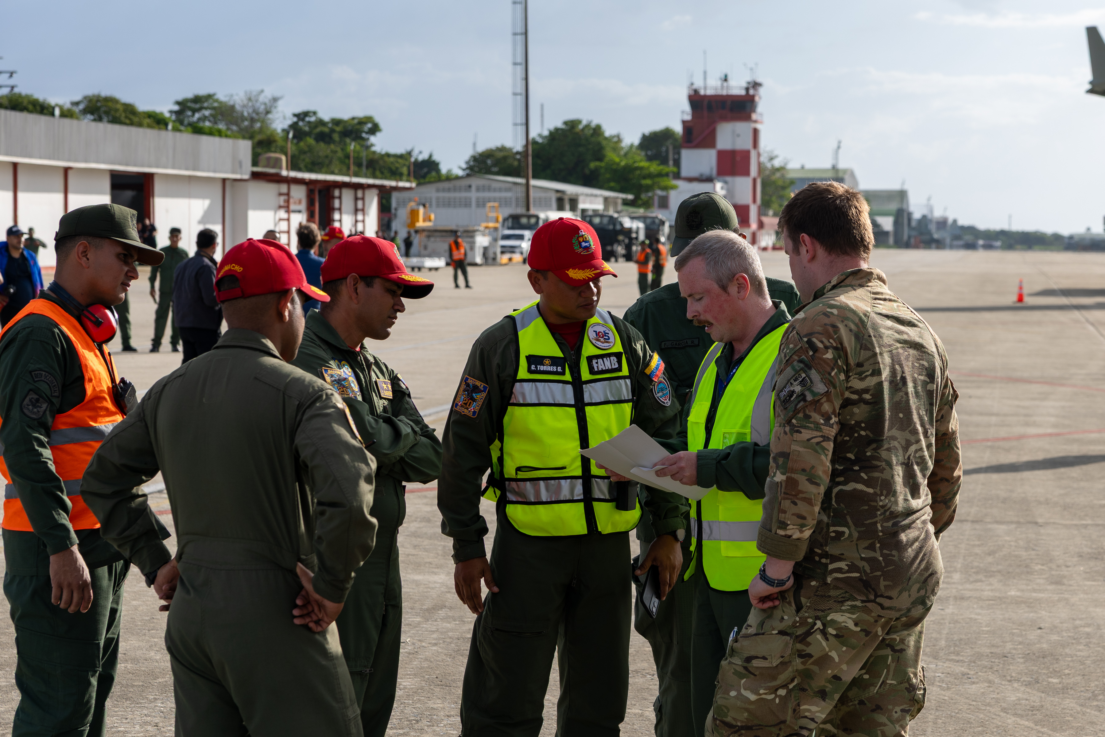 Venezuelan personnel talking to an RAF team from the Voyager. 