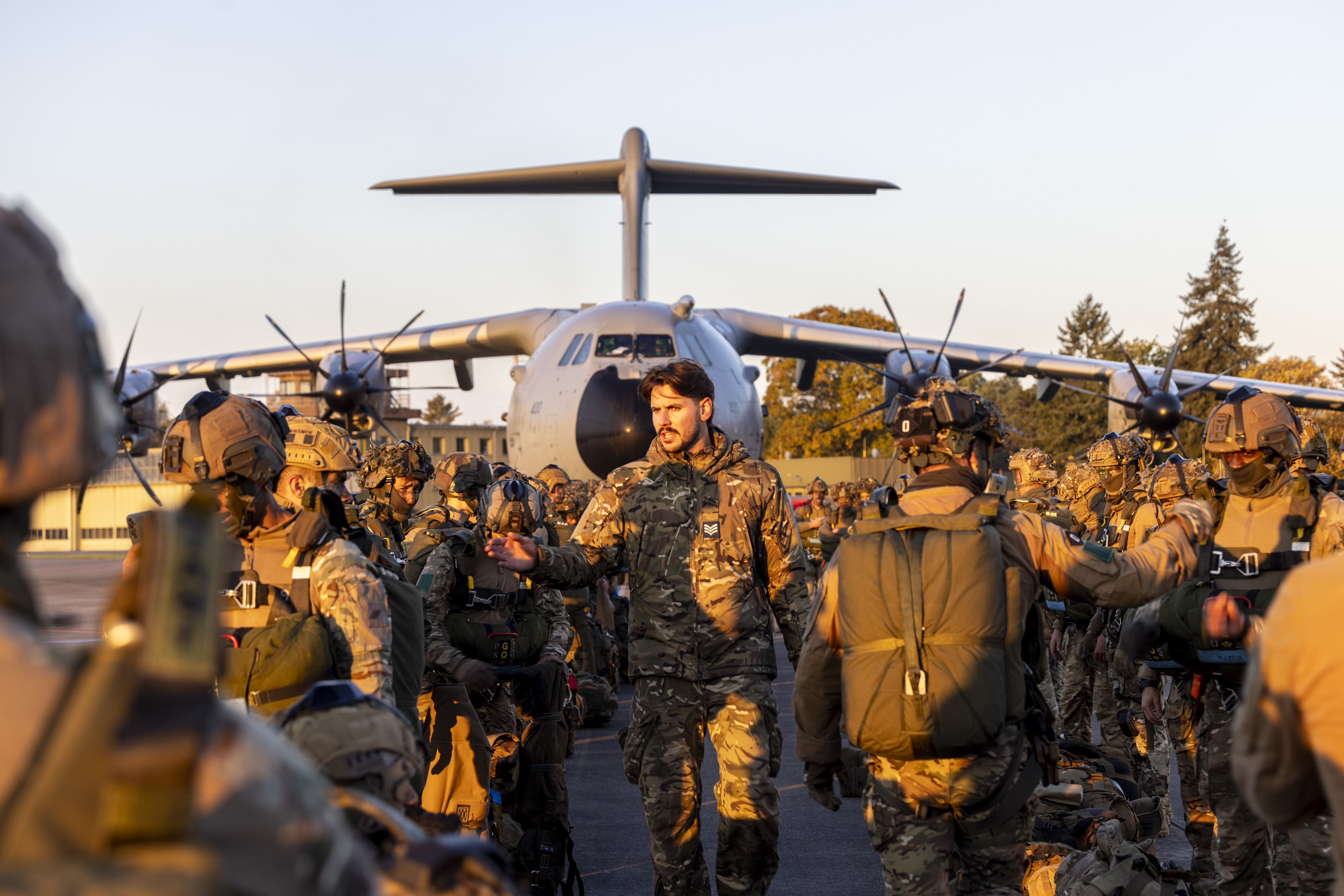 An RAF service person supporting the embarking of airborne troops to an RAF A400M Atlas.