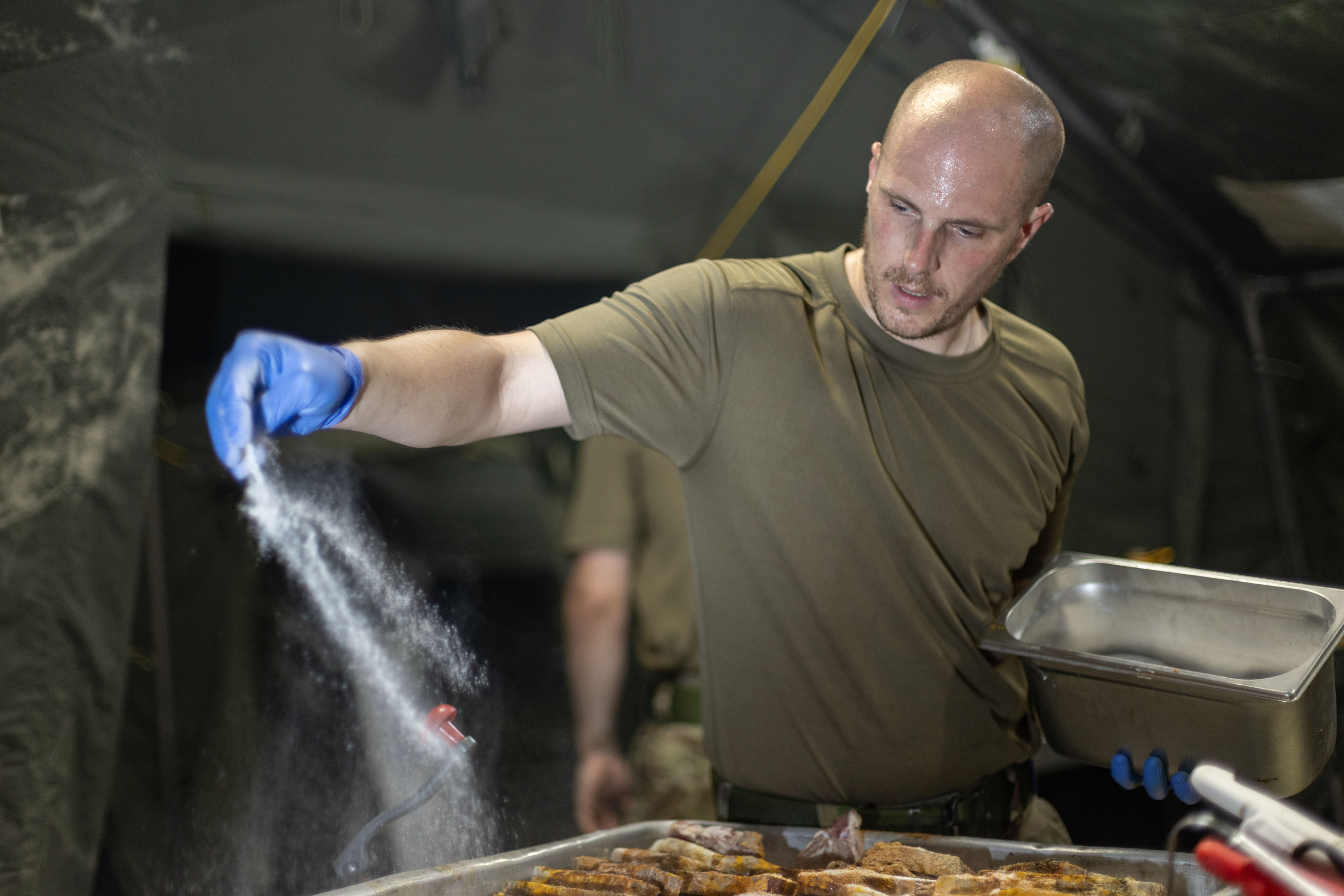 A chef from 3MCS preparing a meal for RAF personnel on exercise