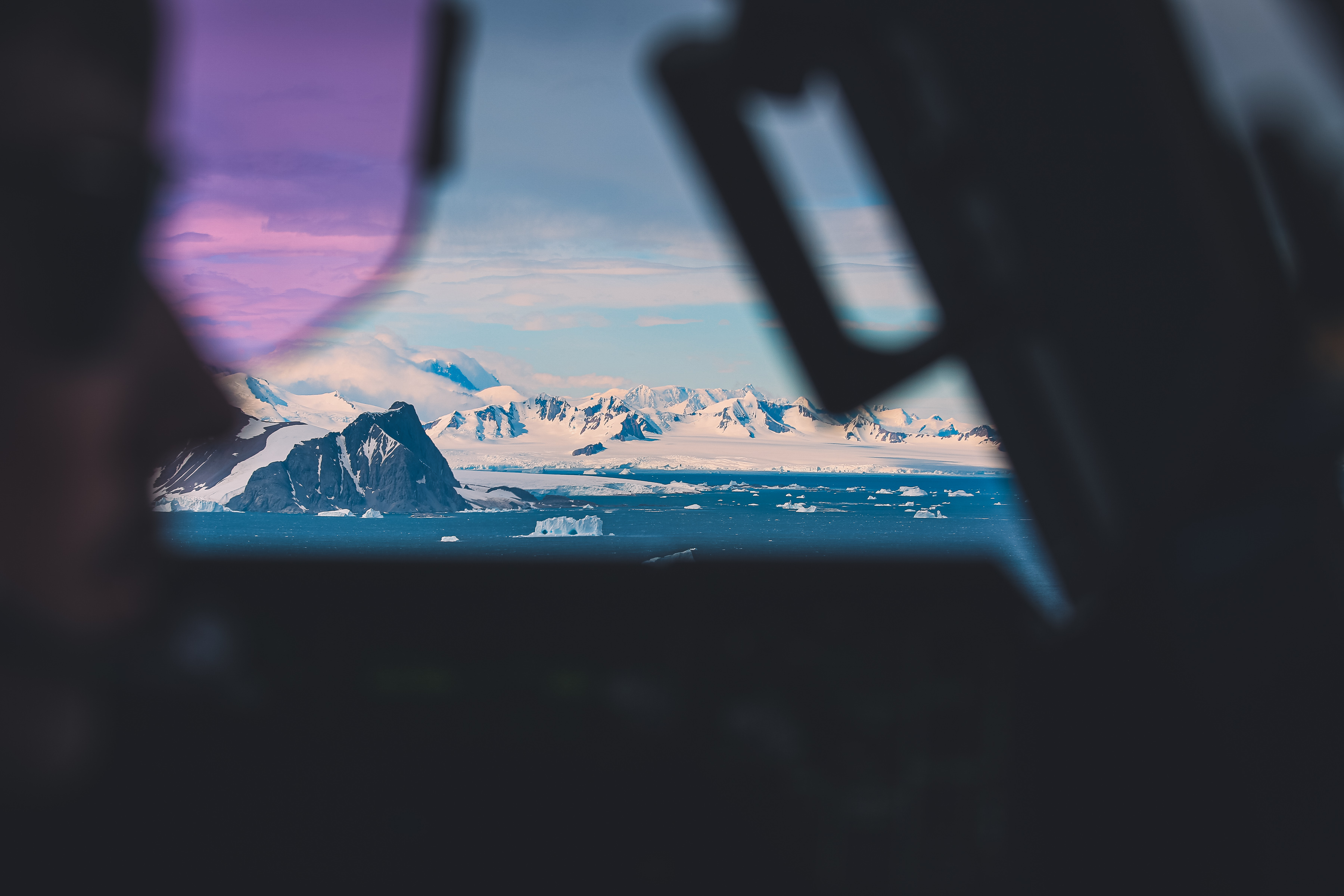 Picture taken from the flight deck of the A400 looking down on Antarctica