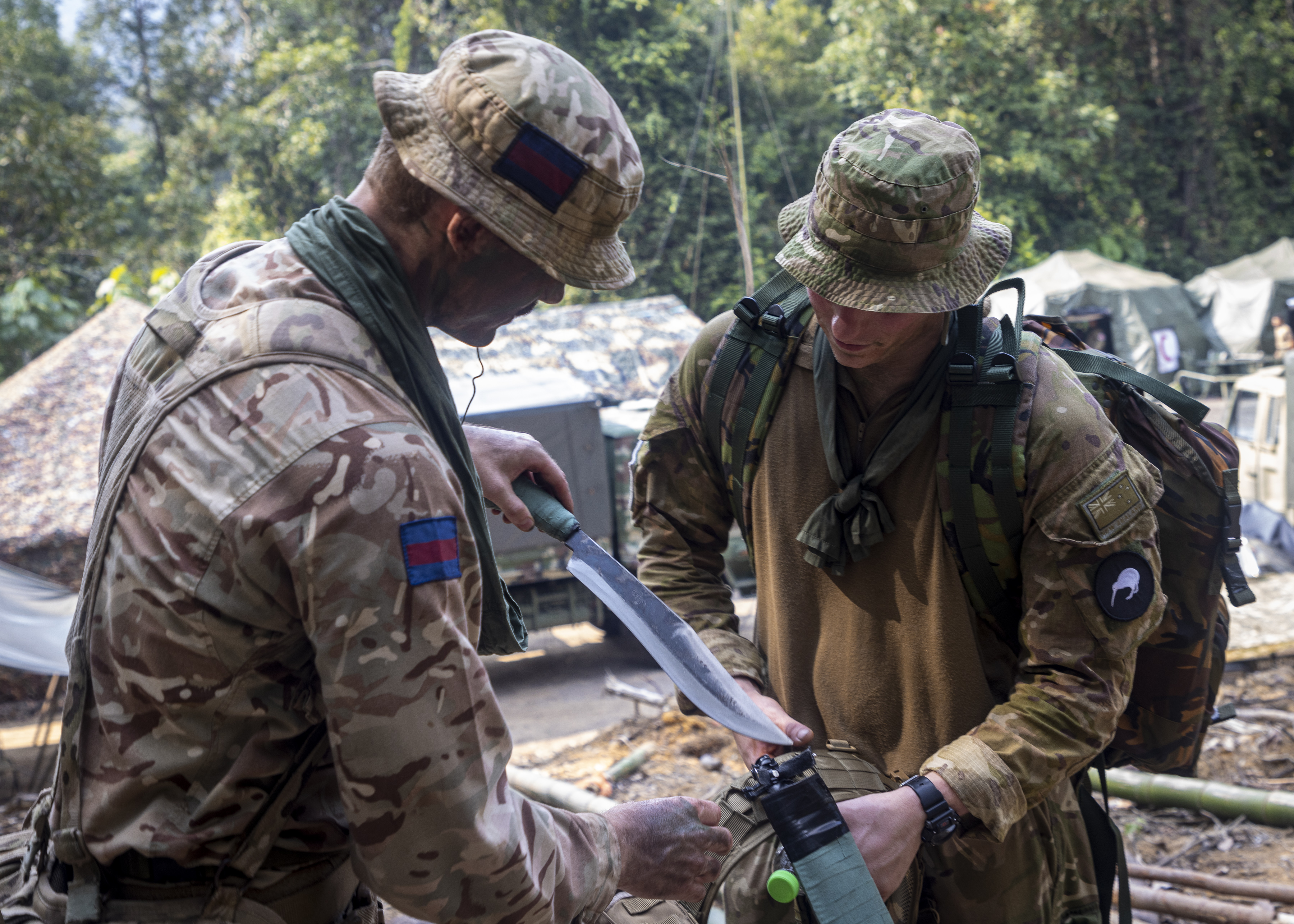 military personnel learning jungle skills