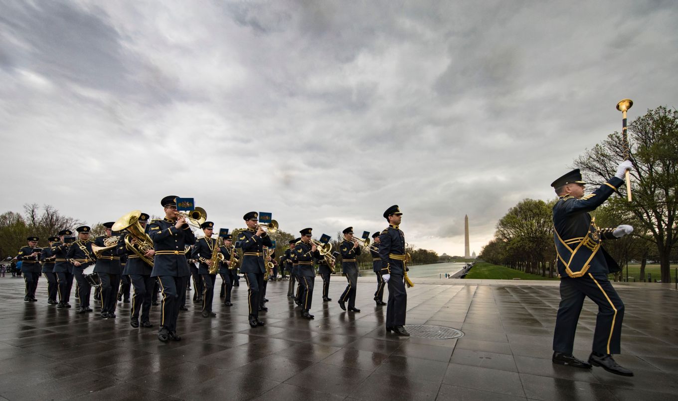 Marching band parade infront of the Lincoln Memorial.