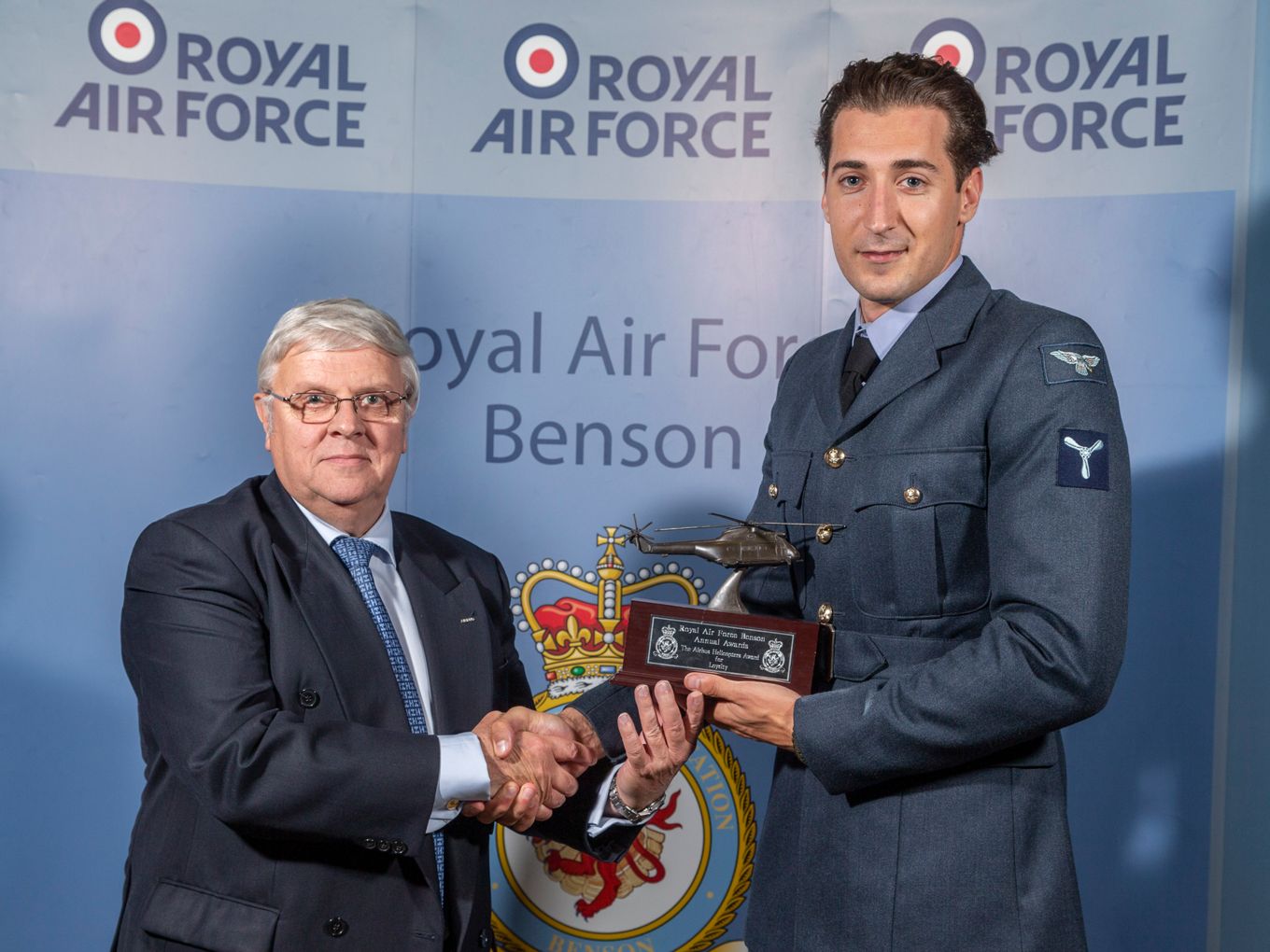 SAC Hoursoglou is presented with his award