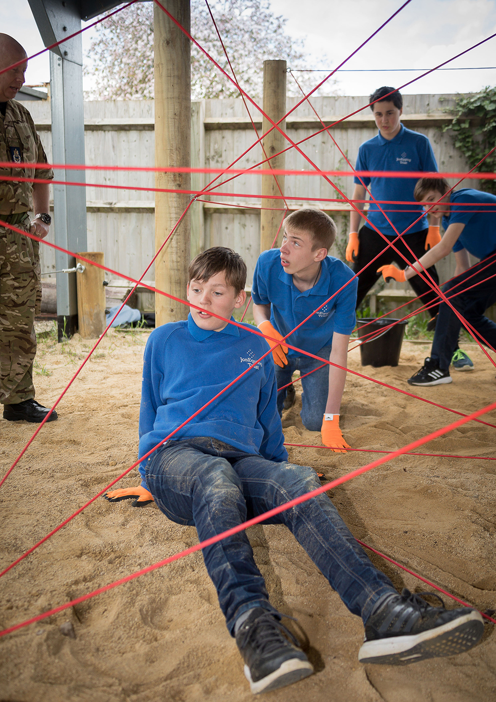 The team negociates a 'spider's web'