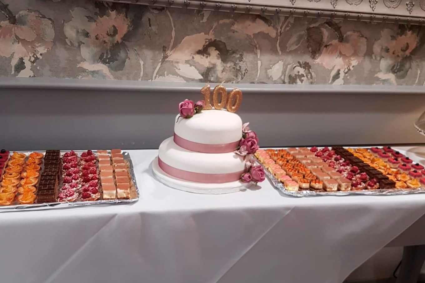 Eda's 100th birthday cake