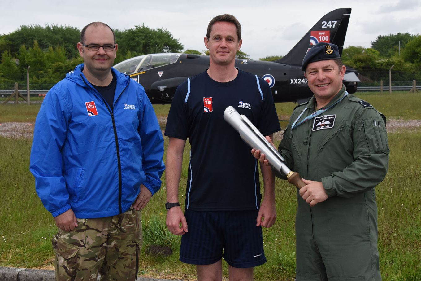 Relay Team with the Station Commander, Wing Commander D Hooton