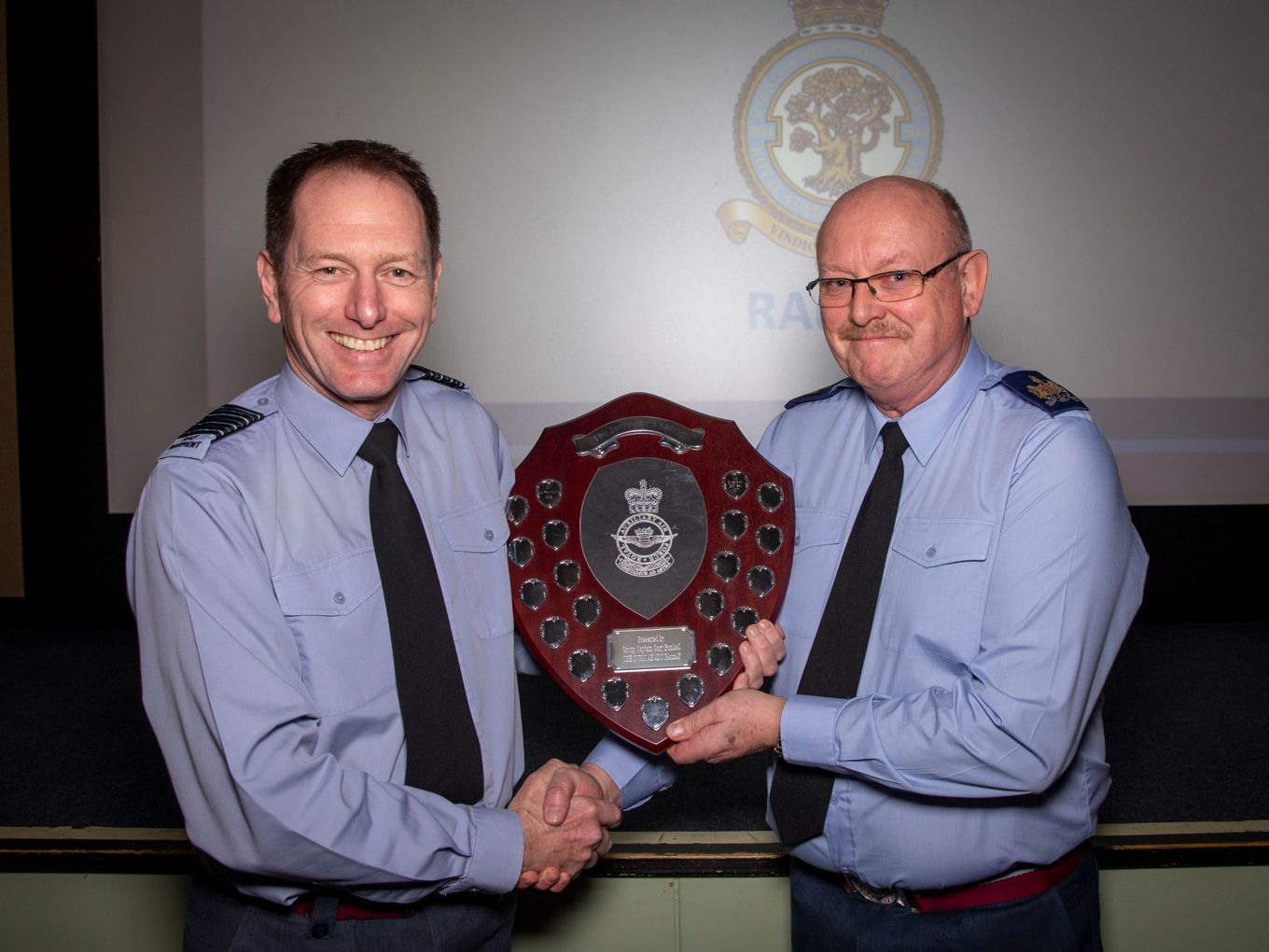 Warrant Officer Sweeney Jarvis receives the Inspector’s Shield from Group Captain Gavin Hellard.