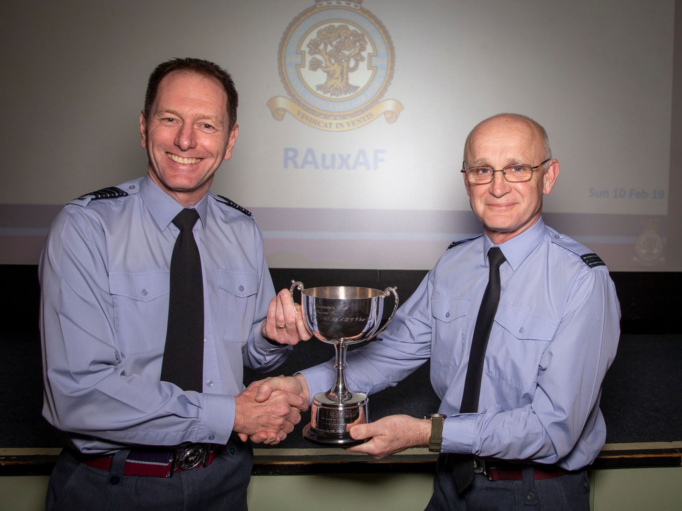 Deputy Squadron Commander, Flt Lt Kevin Winks, accepts the Inspector’s Cup from Group Captain Hellard. 