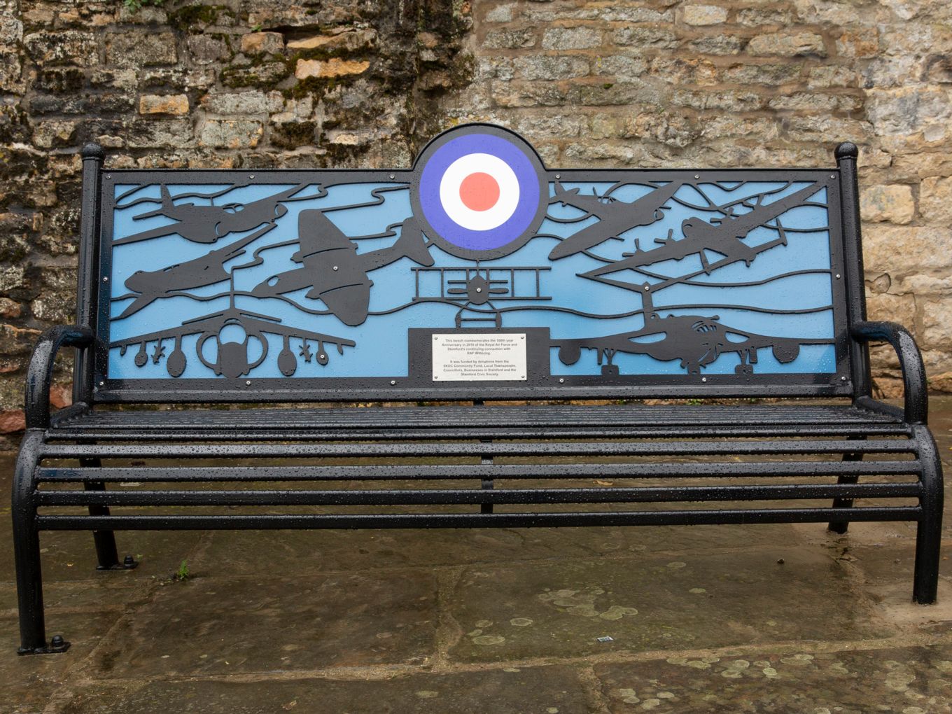 Images of the new bench.