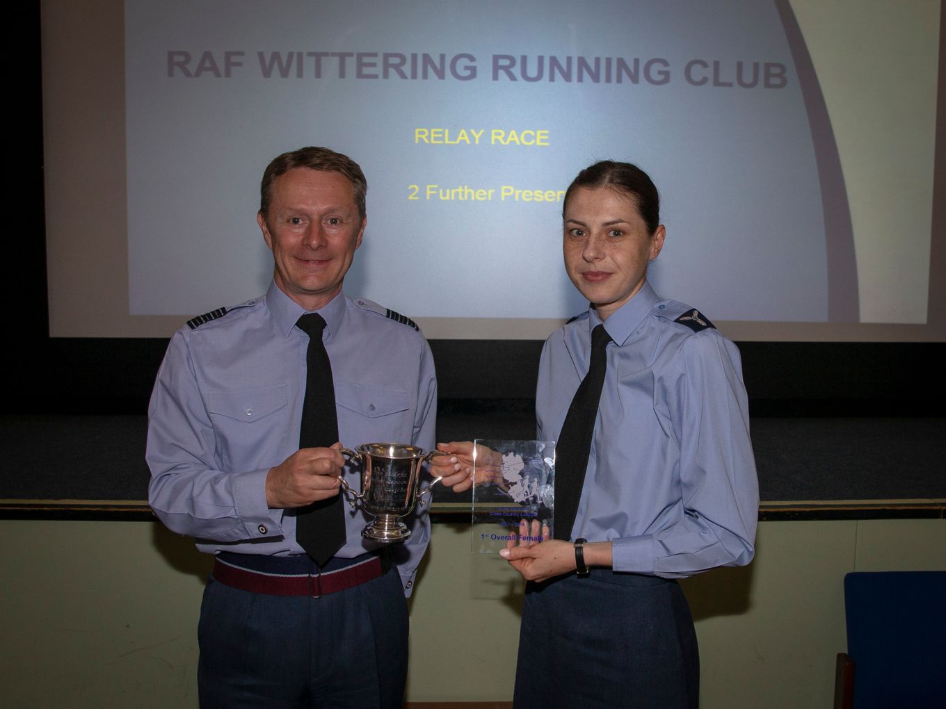 SAC Finlay receives her award from Group Captain Keeling