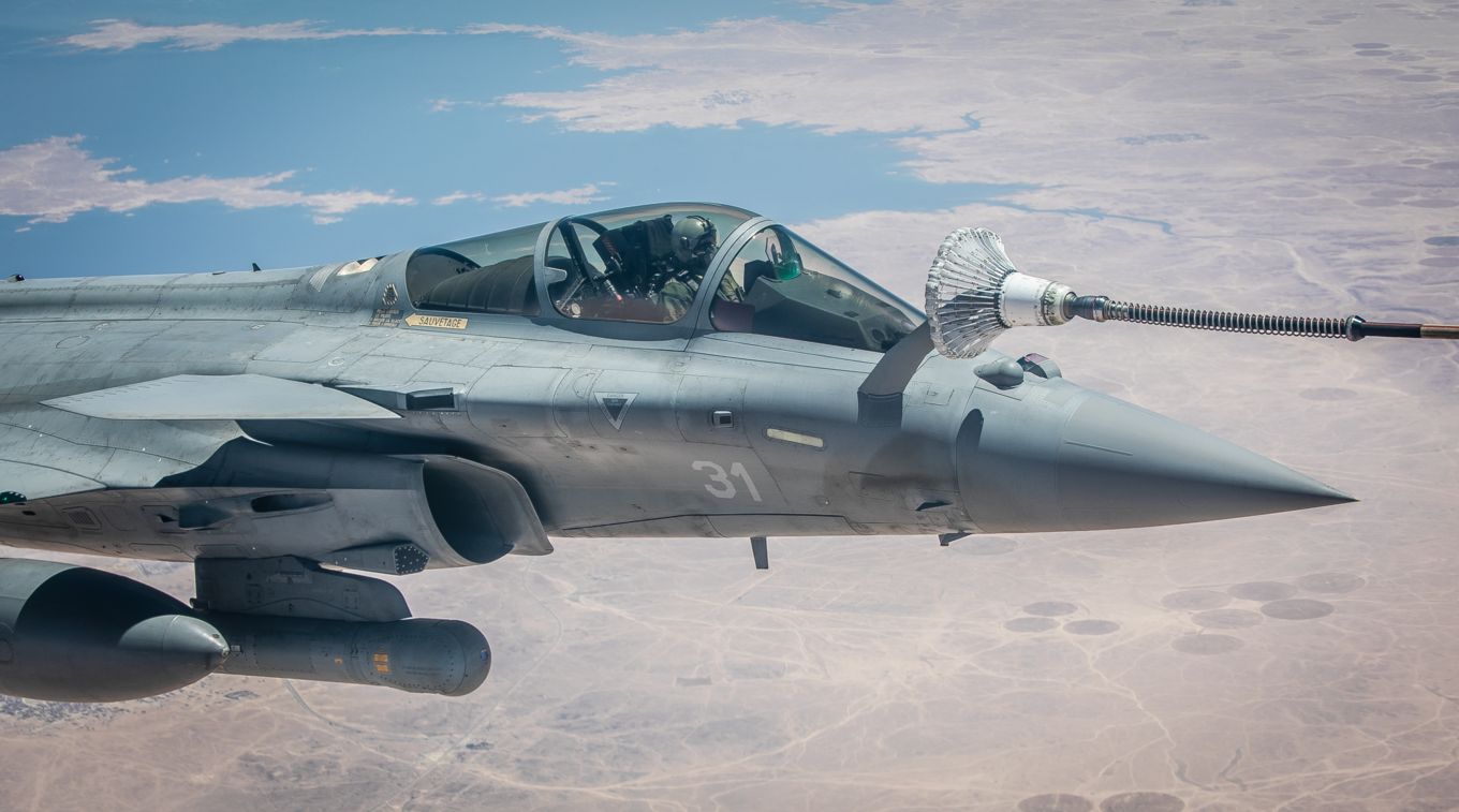  French Aéronavale Rafale M jet refuelling.
