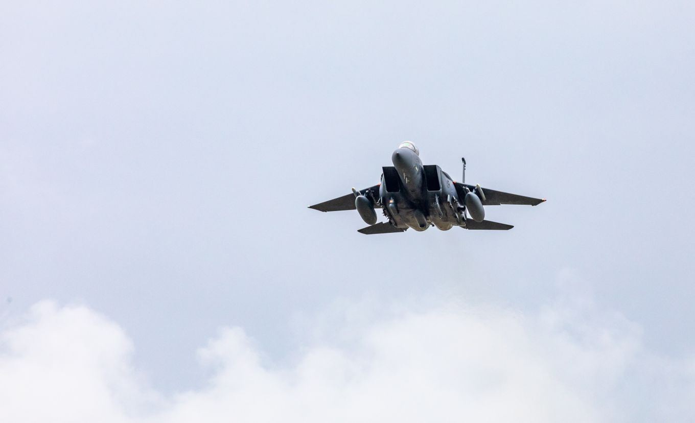 Image shows US F-15 aircraft flying.