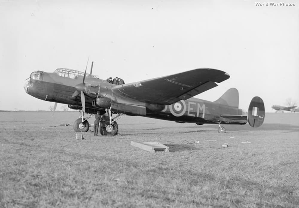 Black and white picture of An old Manchester Bomber of the 207 Squadron.