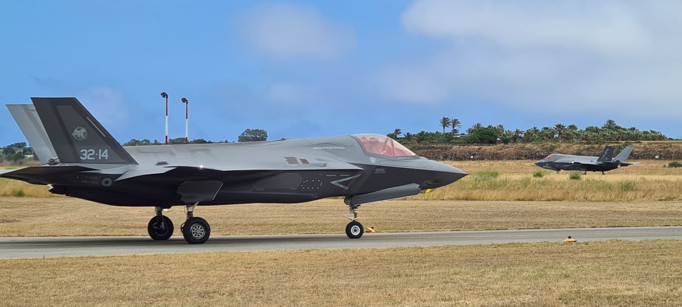 Two F-35B Lightnings on the ground.