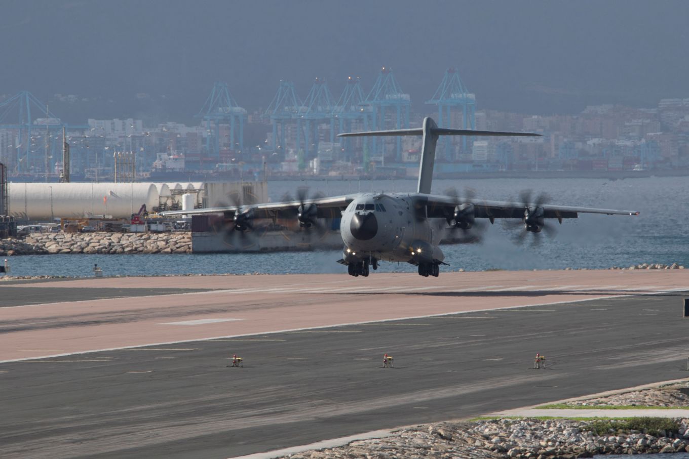The main contingent followed on 3rd December on board another Atlas, which after a refuelling stop at Gibraltar flew into Gao Mali.