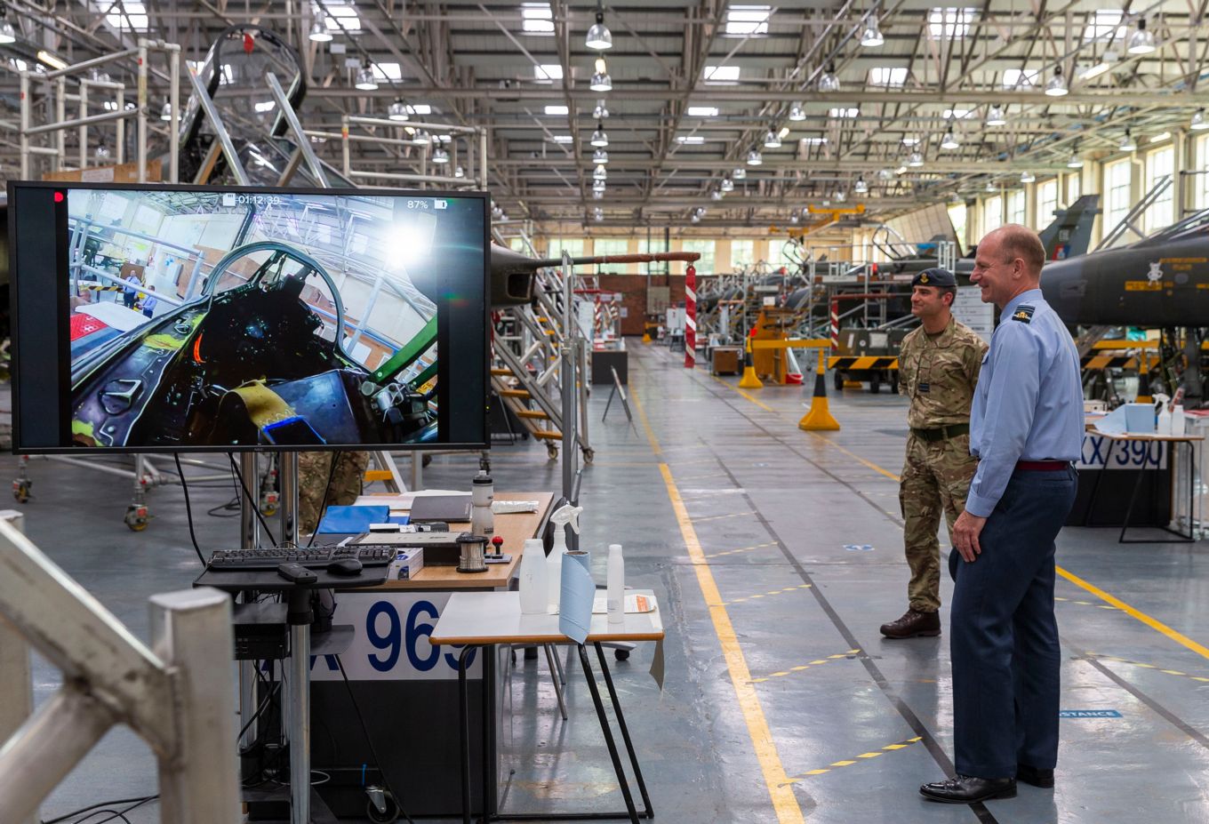 Cheif of Air Staff meeting students at RAF Cosford