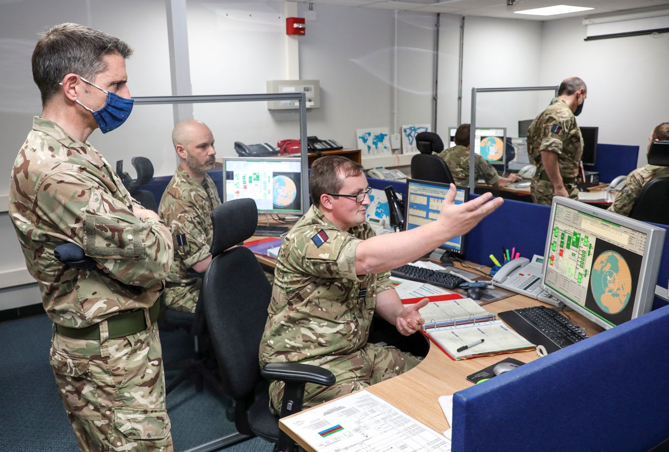 AVM Godfrey meets with operational crew at RAF Fylingdales 