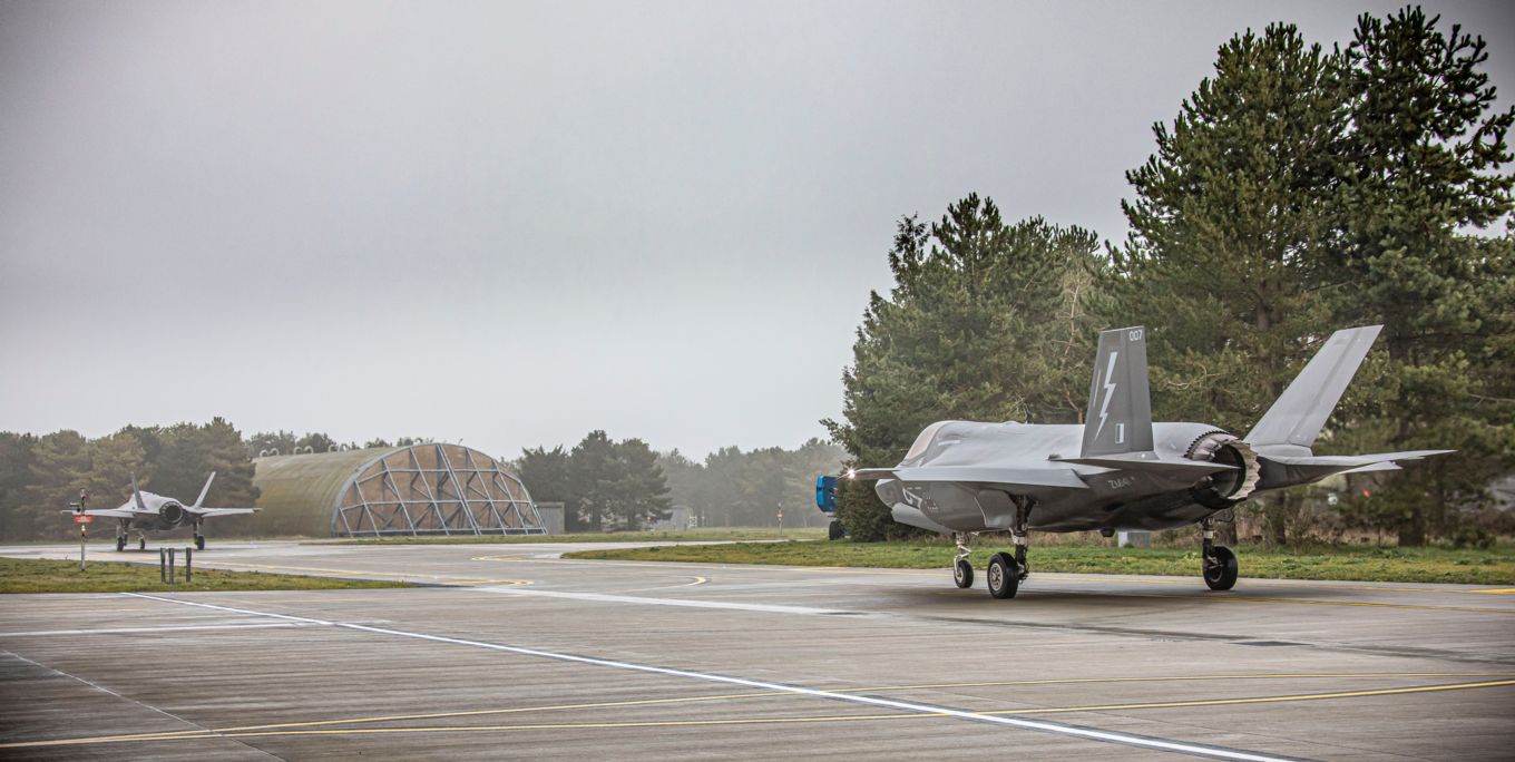 F-35 Lightning taxiing
