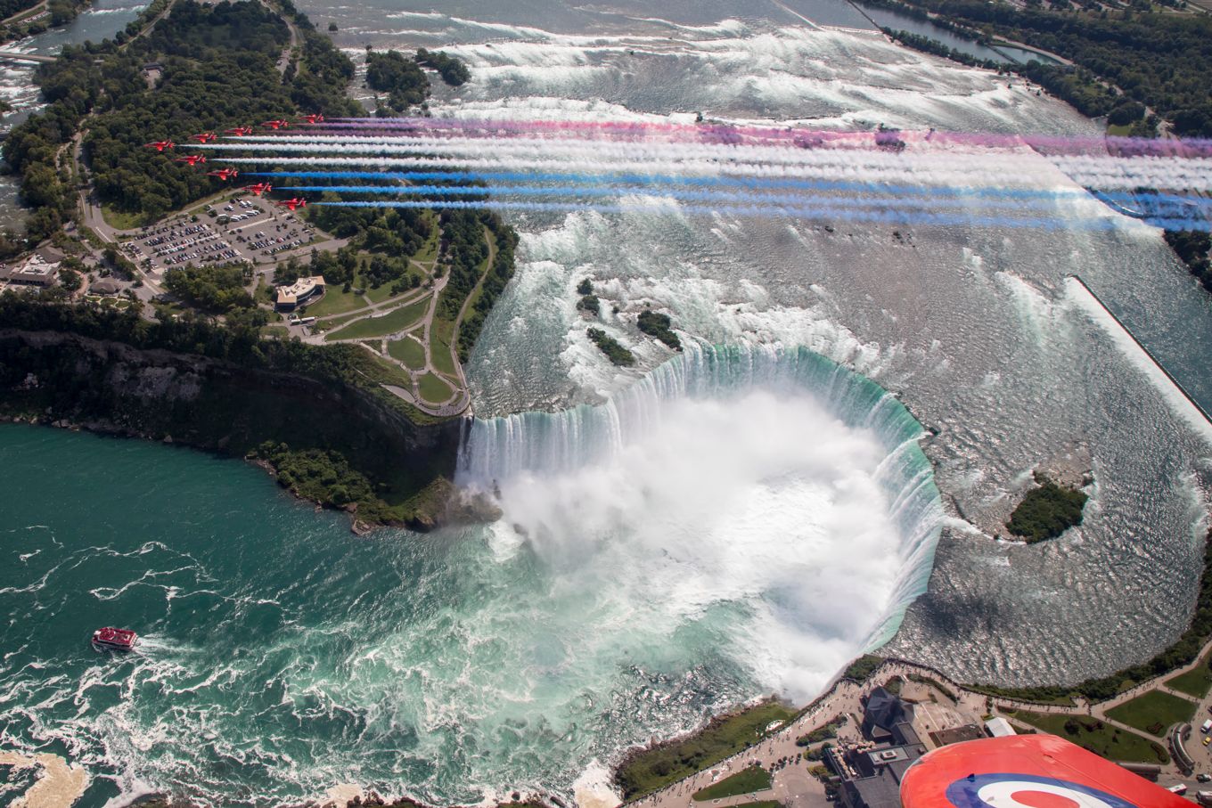 The Red Arrows over the Niagara Falls in 2019.