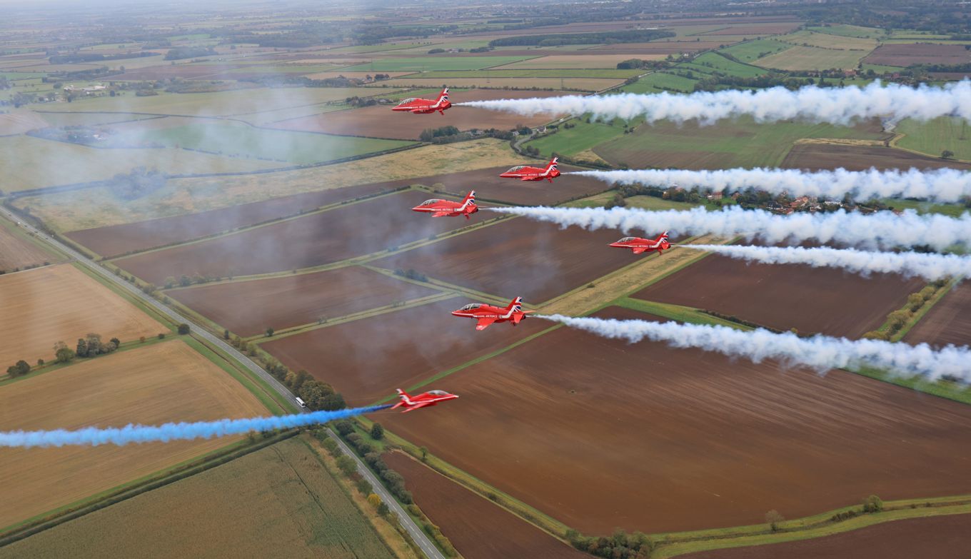 The Red Arrows perform "the Goose" during Sqn Ldr Pert's last display.