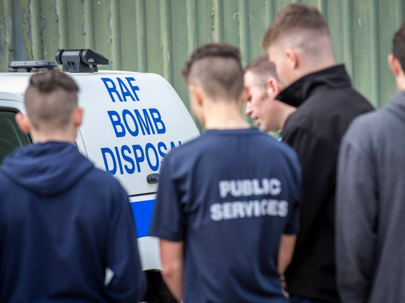 The students meet 5131 Bomb Disposal Squadron