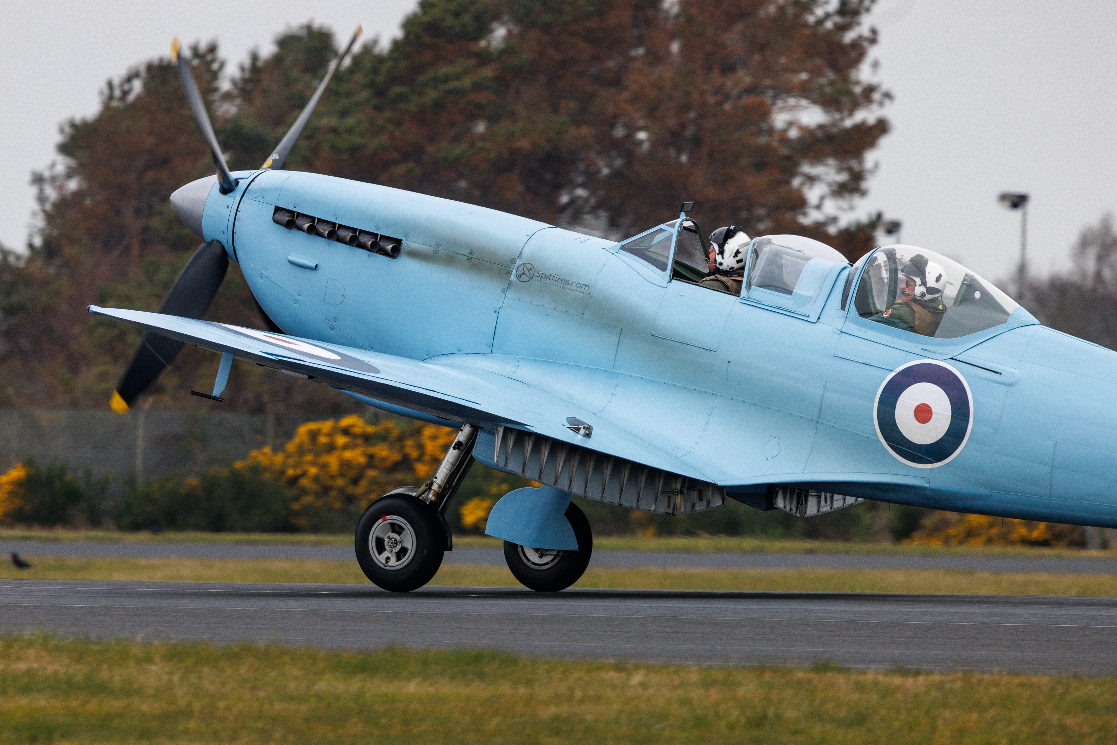spitfires.com Spitfire lands at Leuchars Aerodrome