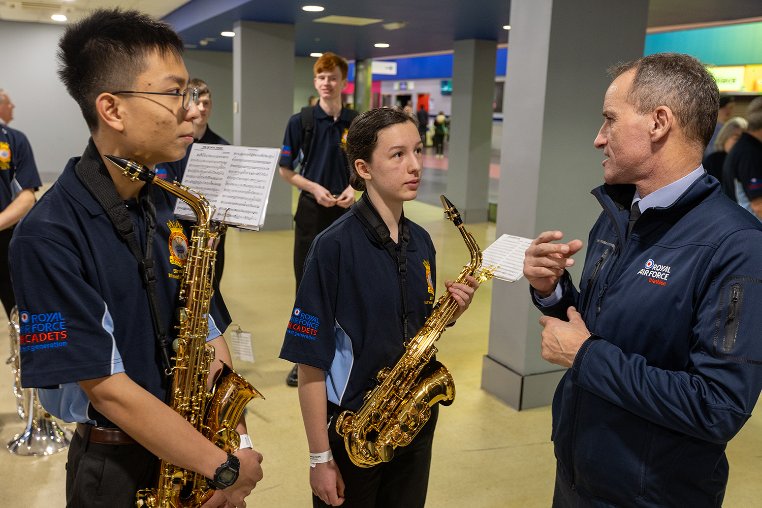 Comdt RAFAC talks to cadets