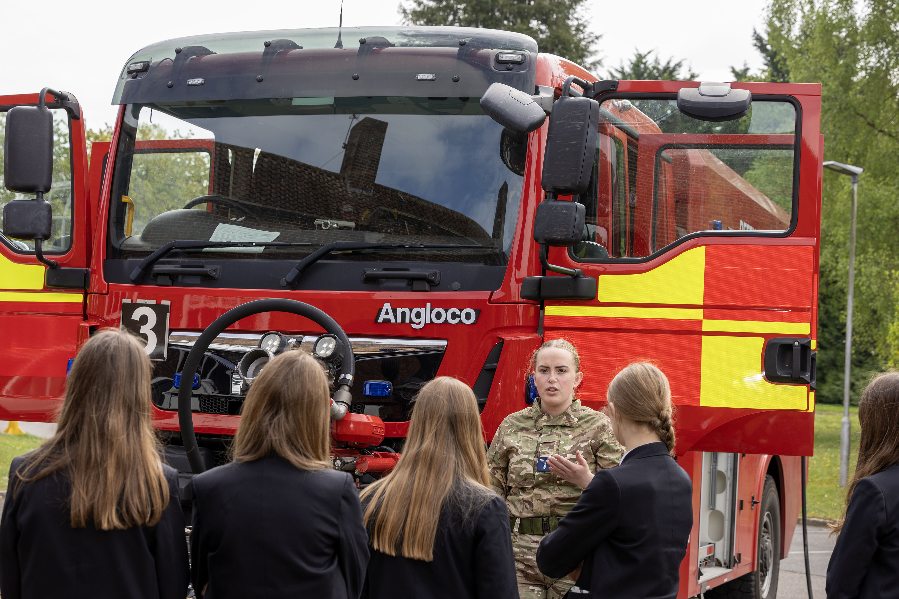 Charlotte Fowles speaking to a group of students about 4x4 adventures as a woman - and how this can build your confidence to use in all areas of your life.