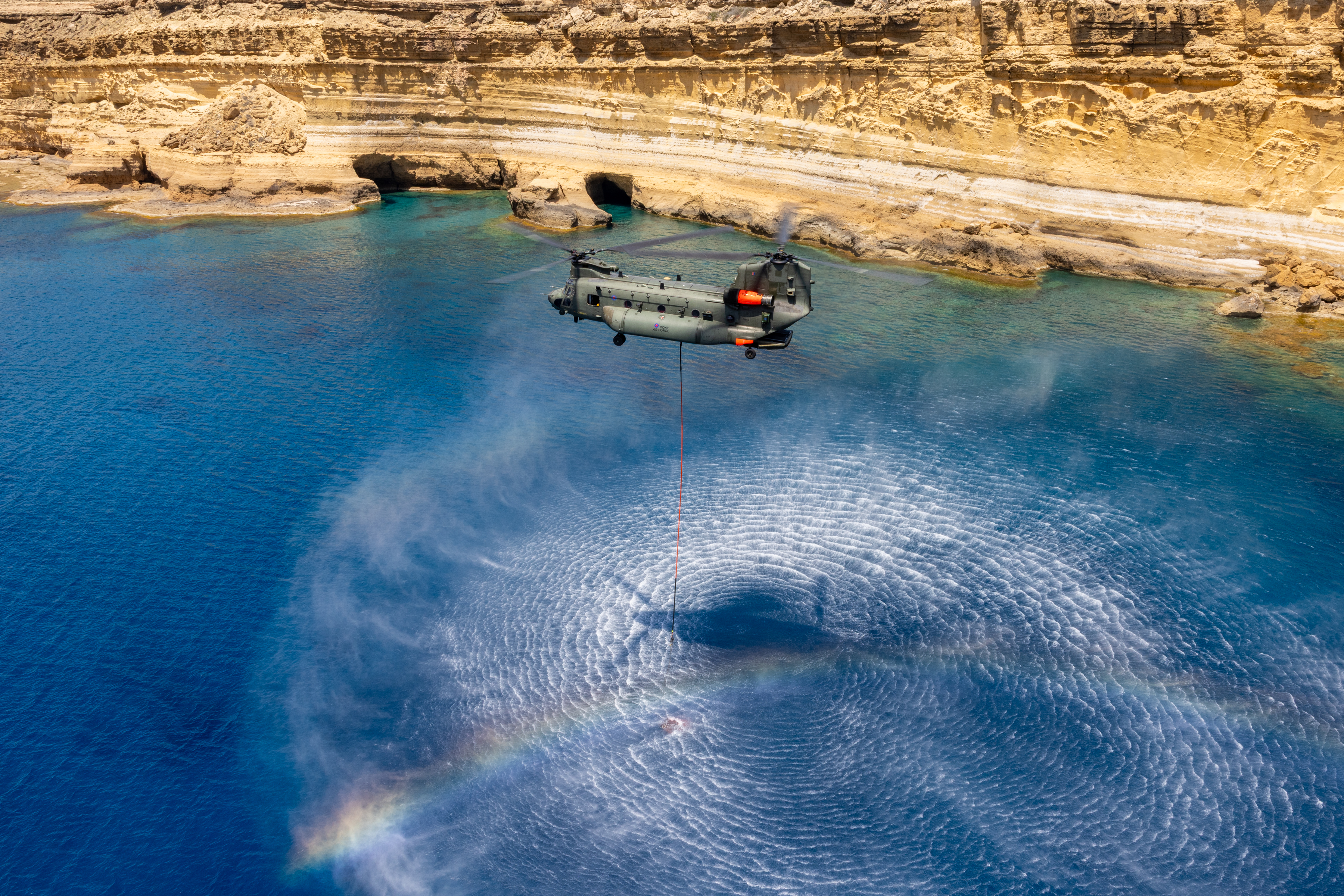 Chinook dropping the Bambi bucket into a body of water