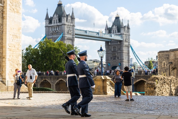 Kralın Renkli Filosu Londra Kulesi'ndeki Kamu Görevlerini Tamamladı